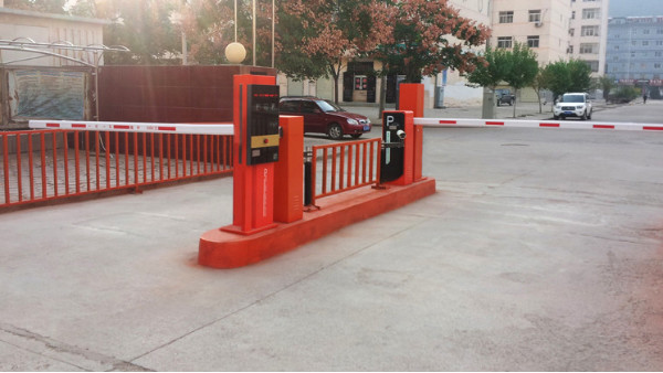 停車場系統車牌識別攝像機,刷出智慧新高度